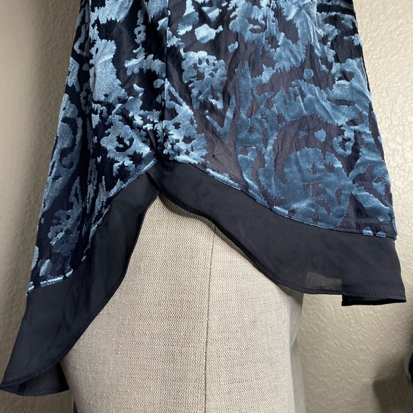 Simply Vera Wang Sheer Velvet Burnout Top - Picture 11 of 12